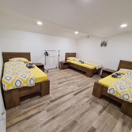 Apartment Dinlux Maribor Buitenkant foto