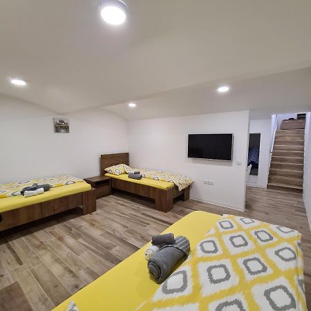 Apartment Dinlux Maribor Buitenkant foto