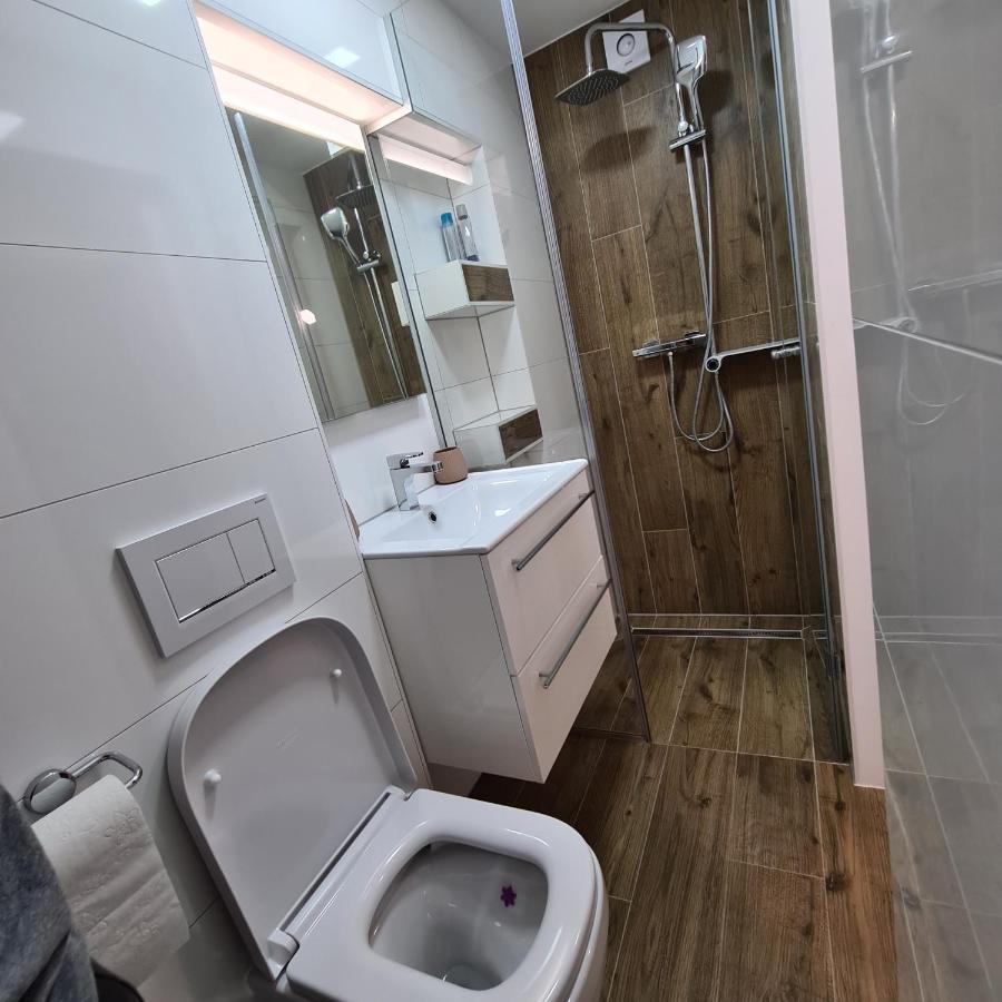 Apartment Dinlux Maribor Buitenkant foto