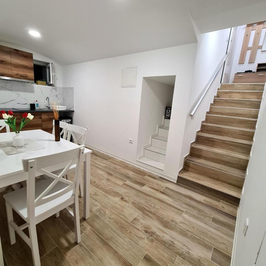 Apartment Dinlux Maribor Buitenkant foto