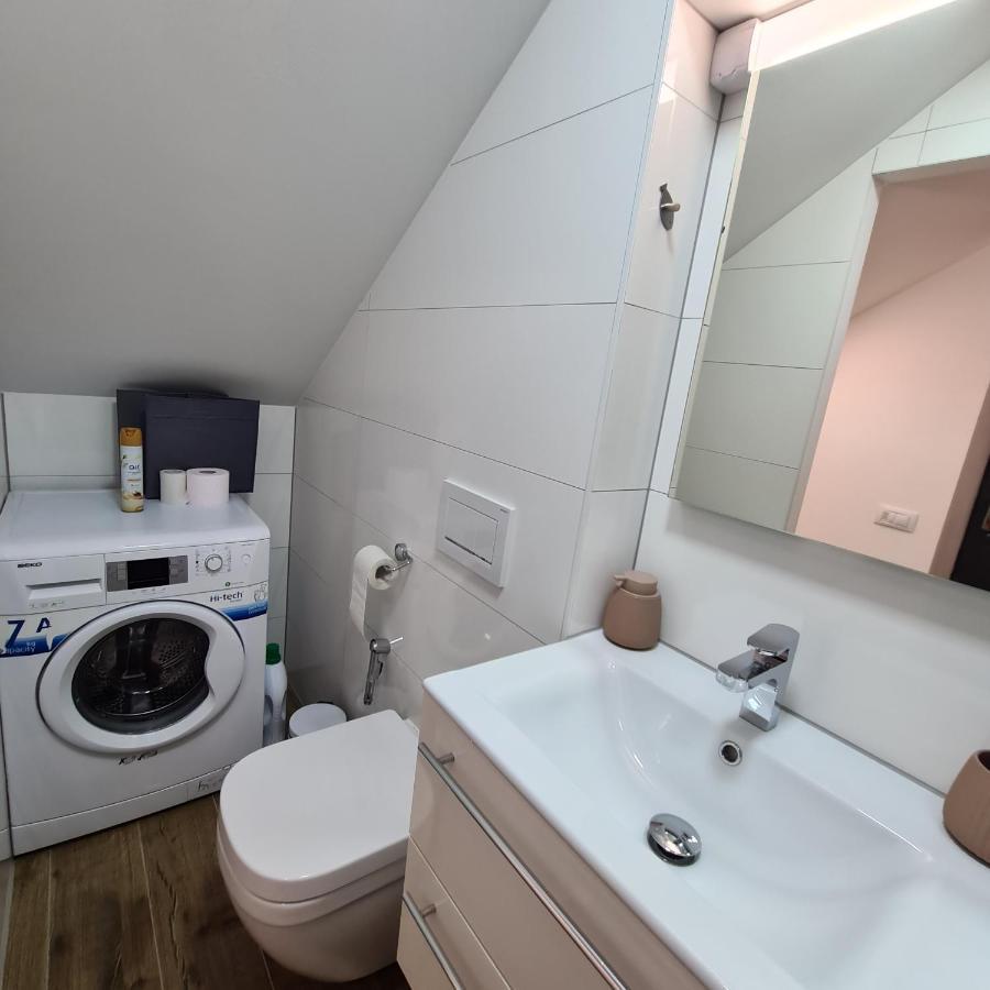 Apartment Dinlux Maribor Buitenkant foto