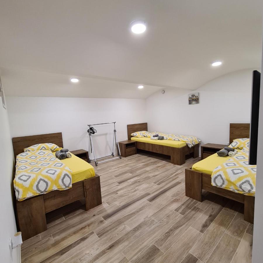 Apartment Dinlux Maribor Buitenkant foto