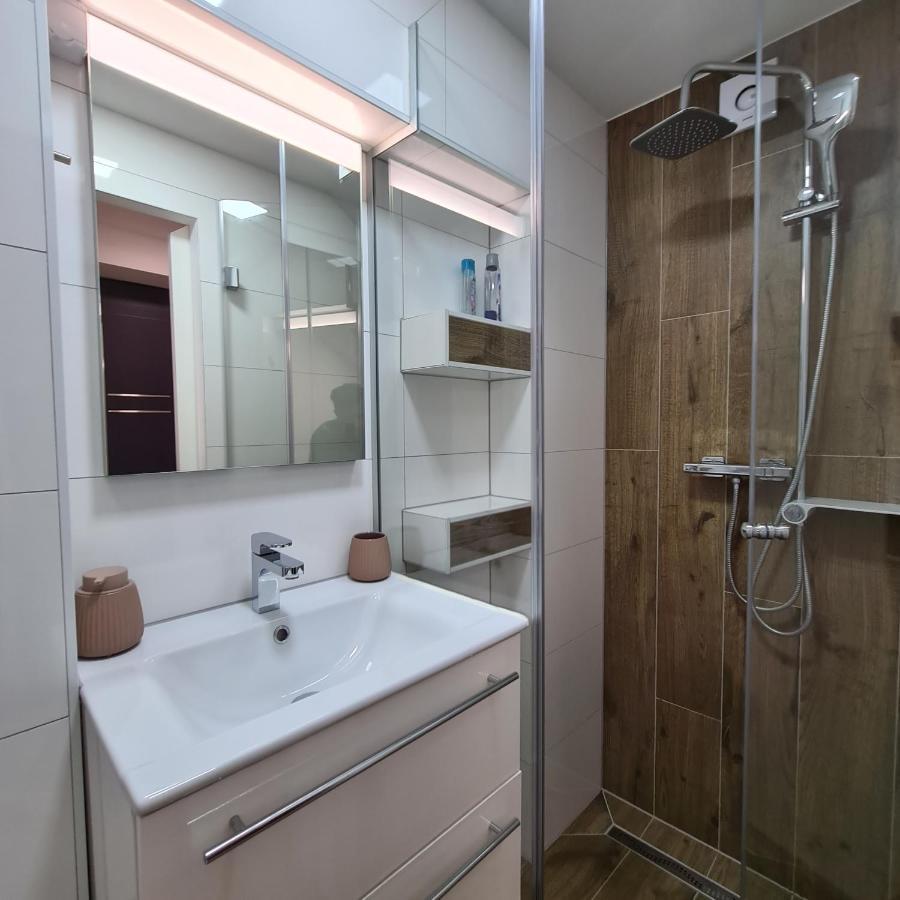 Apartment Dinlux Maribor Buitenkant foto