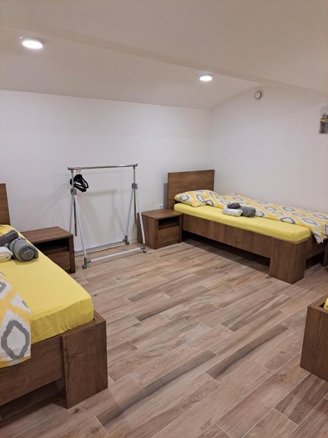 Apartment Dinlux Maribor Buitenkant foto