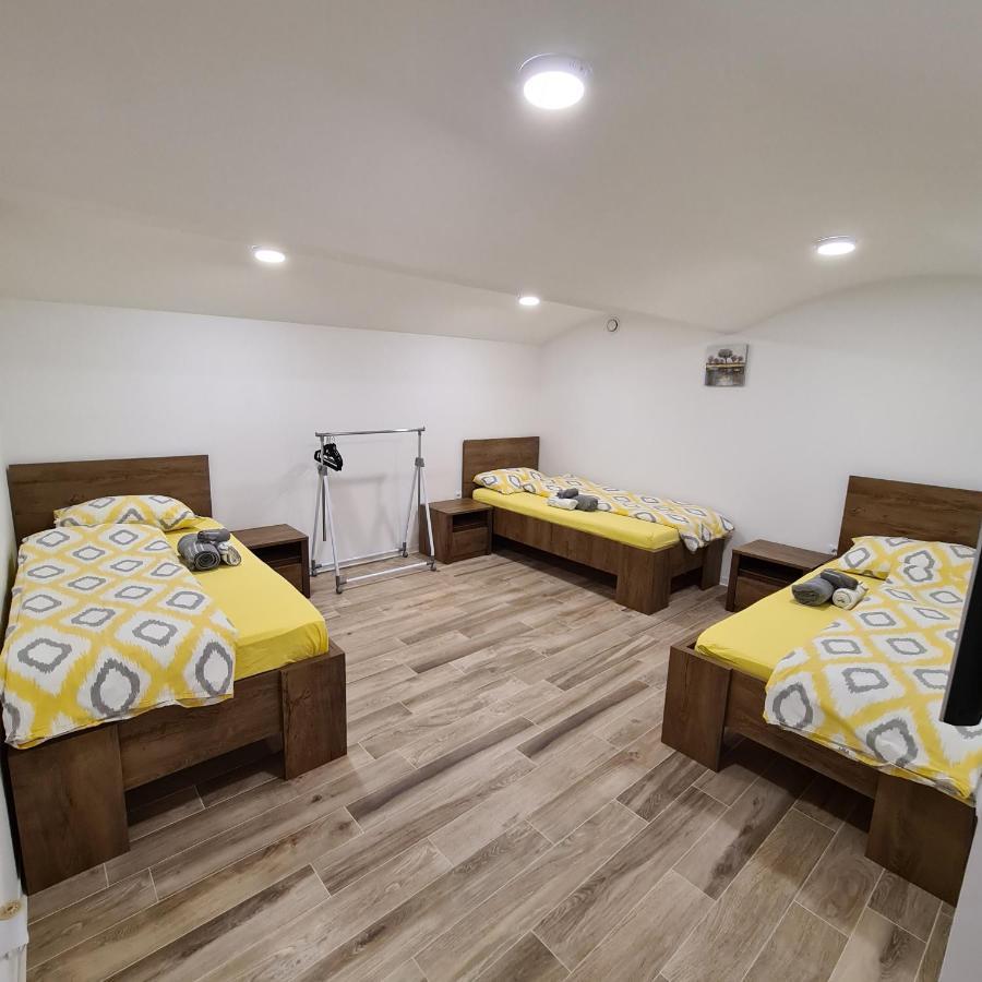 Apartment Dinlux Maribor Buitenkant foto
